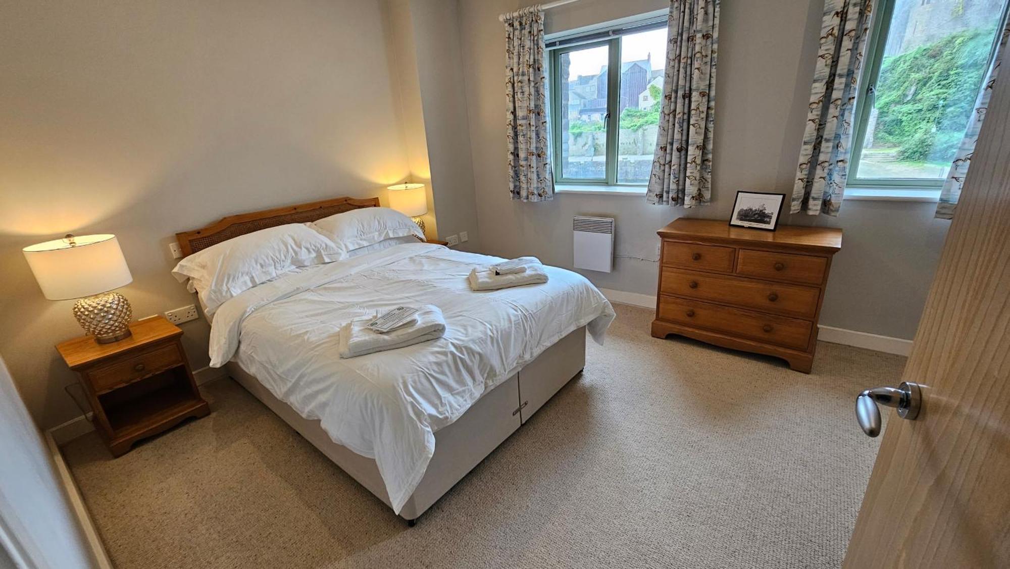 Castle Pond House Apartment Pembroke Bagian luar foto