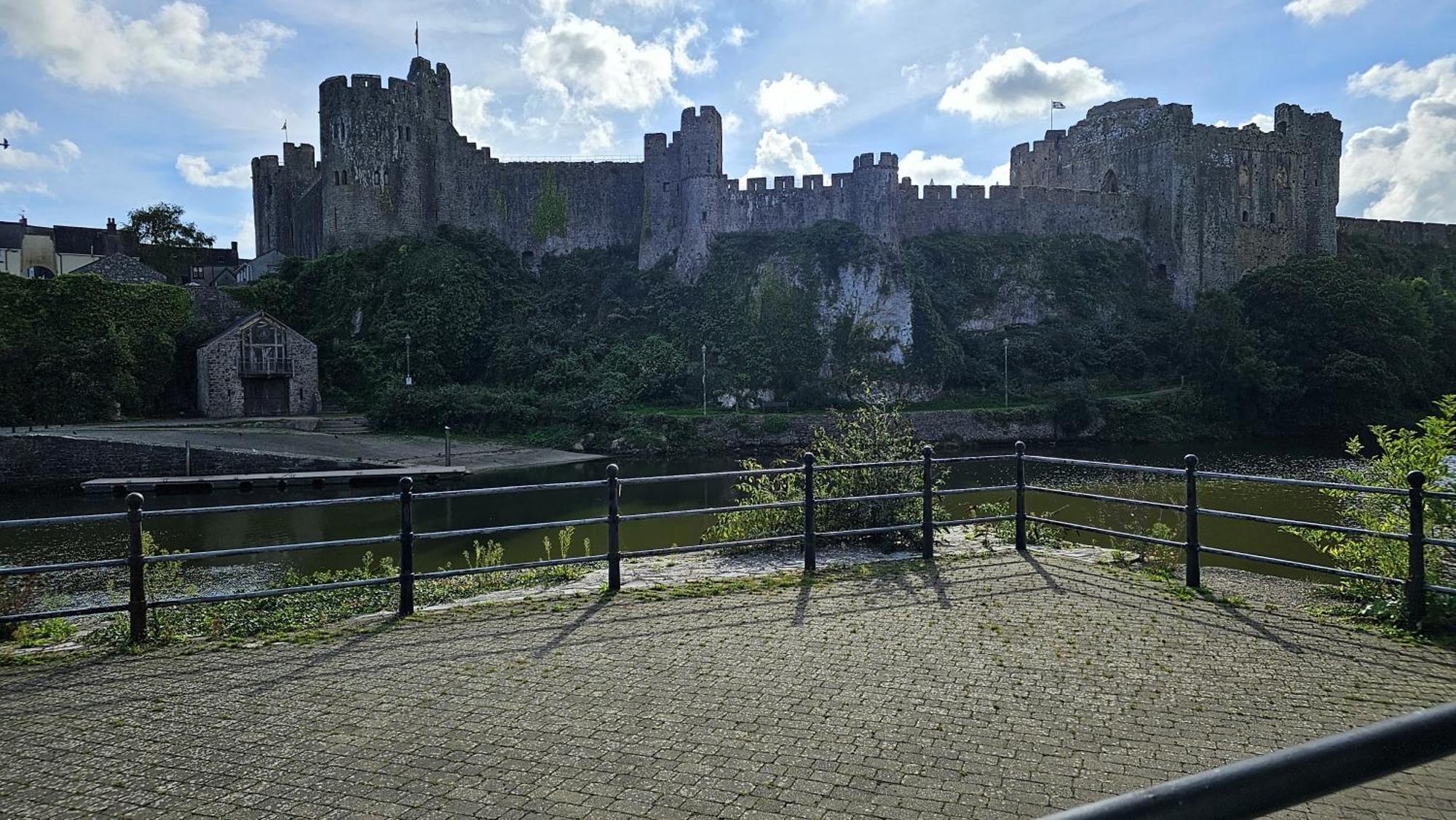 Castle Pond House Apartment Pembroke Bagian luar foto